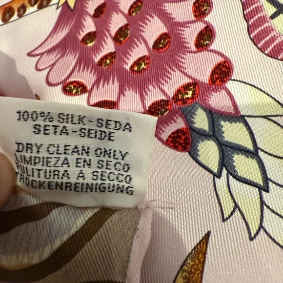 Hermès La Marche du Zambèze Silk Scarf. NEW - Picture 7 of 7